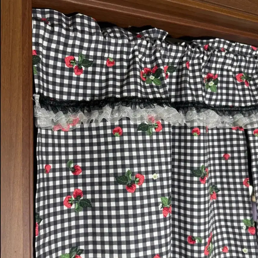 [BUNJANG] Strawberry Shortcake Lace Noren Curtain / 방꾸) 블랙 체크 딸기 프릴 노렌 커튼