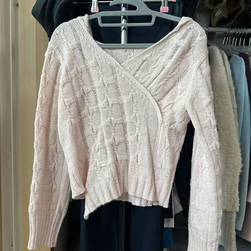 [BUNJANG] LeBeShop Diagonal Knit Pink / 르베샵 사선 니트 핑크