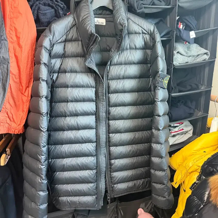 [SOLD OUT] 스톤아일랜드 블랙 경량 l