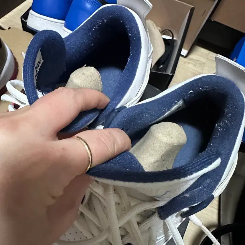 [BUNJANG] Nike Air Jordan 11 Retro Bred Sneakers / 나이키 에어 조던 11 레트로 브레드 240사이즈