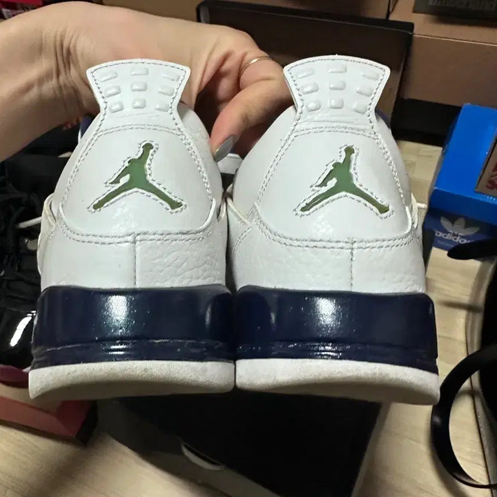 [BUNJANG] Nike Air Jordan 11 Retro Bred Sneakers / 나이키 에어 조던 11 레트로 브레드 240사이즈