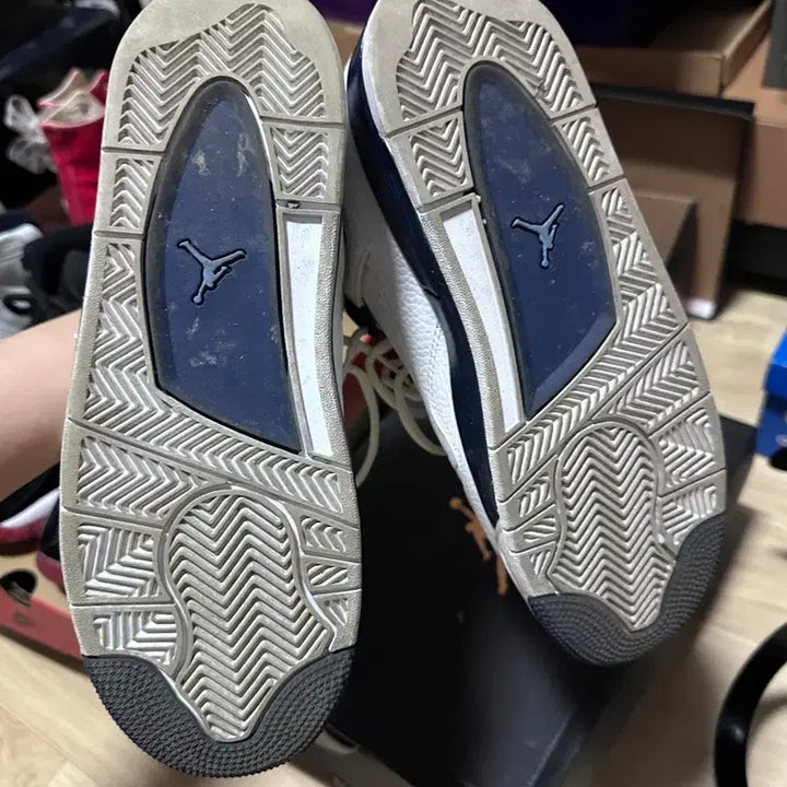 [BUNJANG] Nike Air Jordan 11 Retro Bred Sneakers / 나이키 에어 조던 11 레트로 브레드 240사이즈