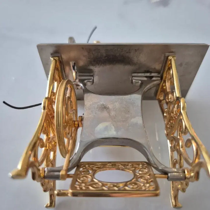 [BUNJANG] Actic Gold Sewing Machine Clock Decor / 미국 액틱 골드 재봉틀  시계 소품