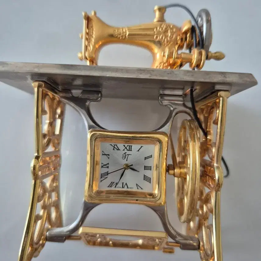 [BUNJANG] Actic Gold Sewing Machine Clock Decor / 미국 액틱 골드 재봉틀  시계 소품