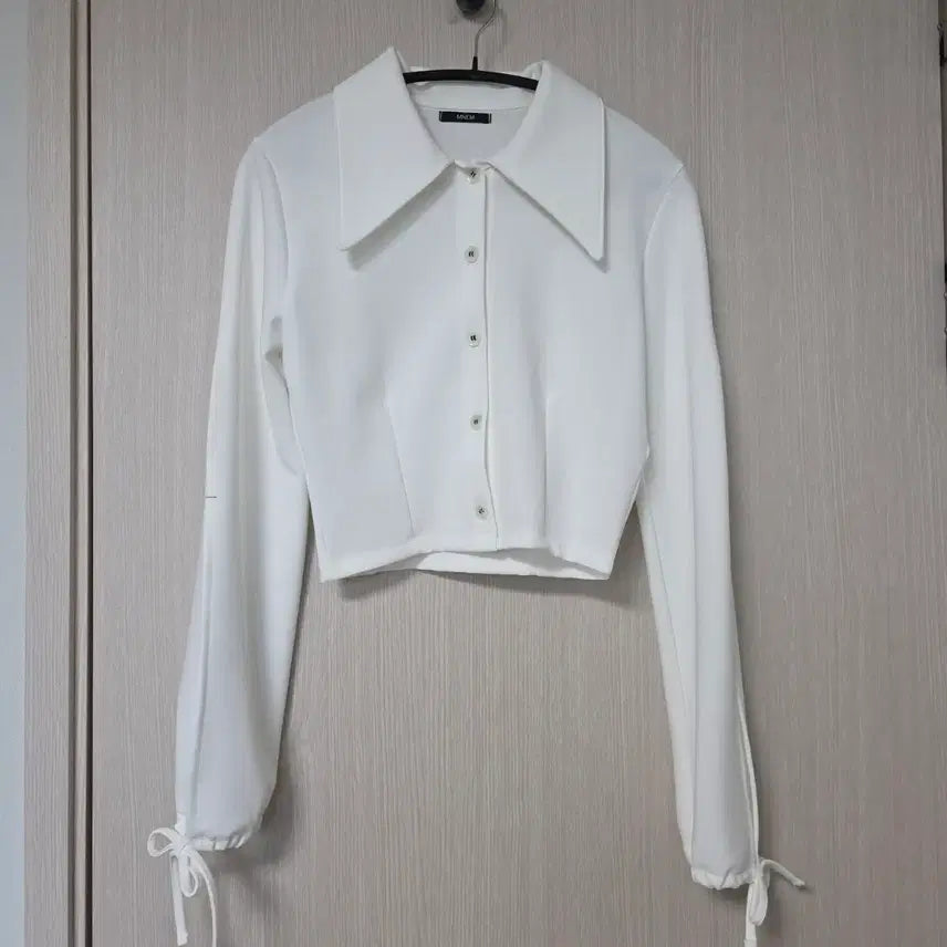 [BUNJANG] Mnem Slit Sleeve Crop Blouse / 므넴 슬릿 슬리브 크롭 블라우스