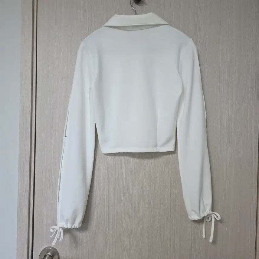 [BUNJANG] Mnem Slit Sleeve Crop Blouse / 므넴 슬릿 슬리브 크롭 블라우스