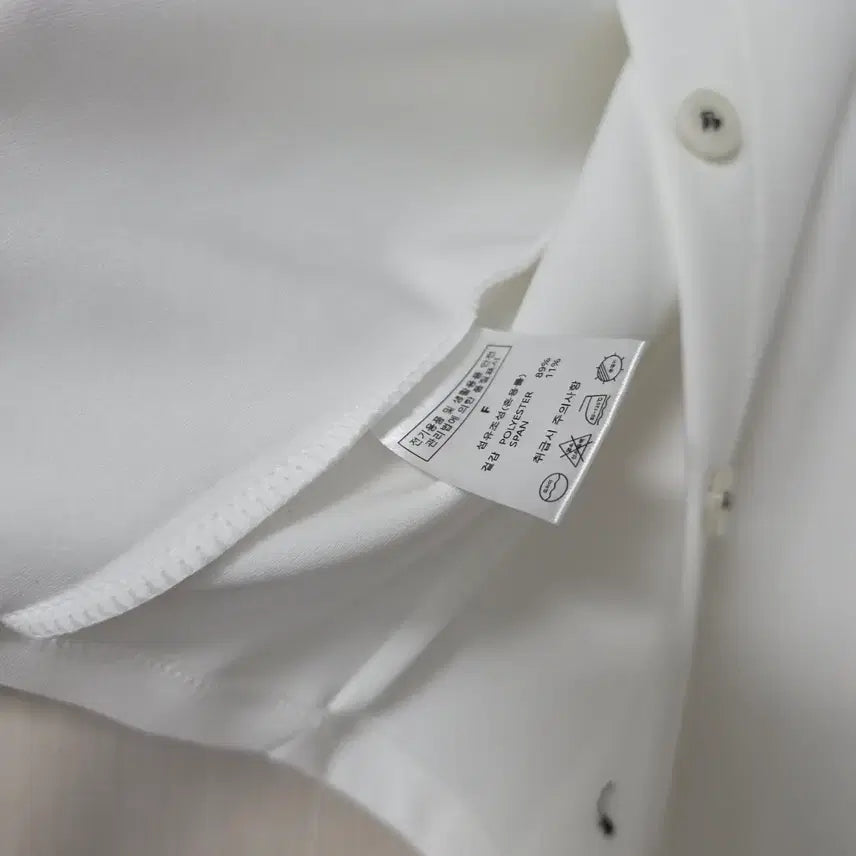 [BUNJANG] Mnem Slit Sleeve Crop Blouse / 므넴 슬릿 슬리브 크롭 블라우스