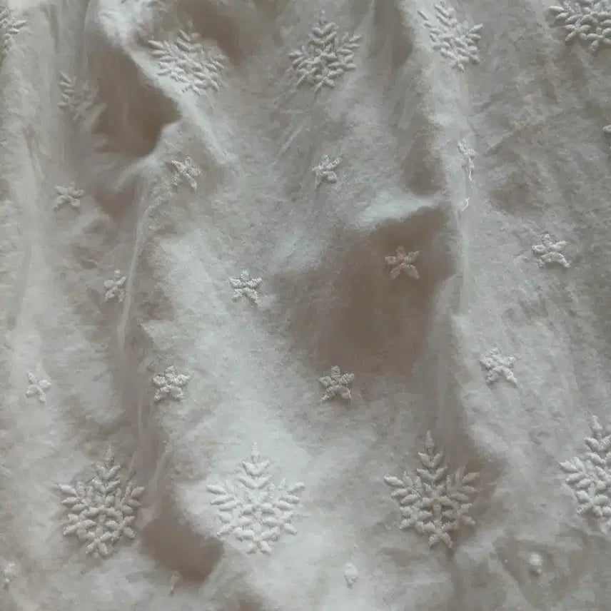 [BUNJANG] White Eyelet Embroidery Camisole Blouse / 화이트 아일렛 자수 끈나시 블라우스