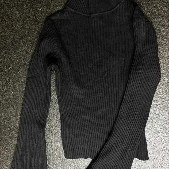 [BUNJANG] Black Ribbed Knit Top / 블랙 골지 반목 니트