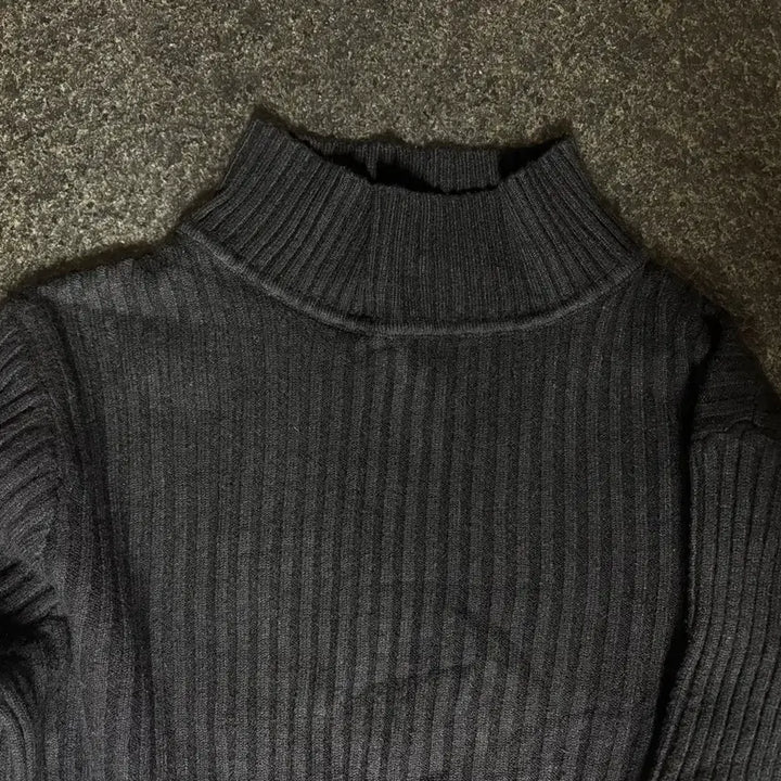 [BUNJANG] Black Ribbed Knit Top / 블랙 골지 반목 니트
