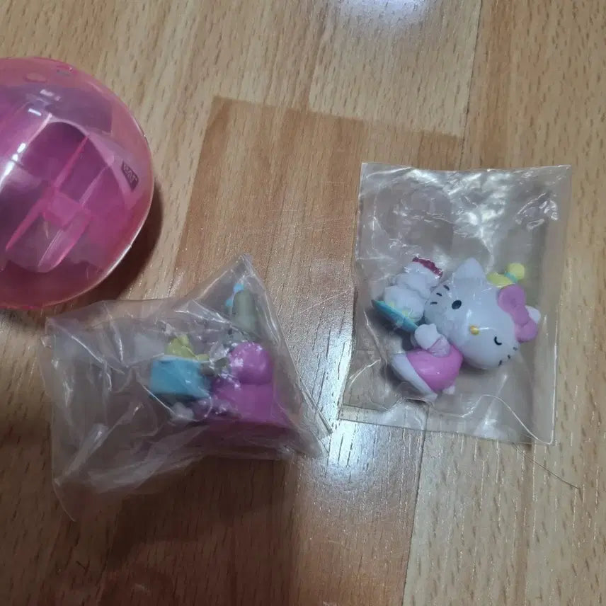 [BUNJANG] Sanrio Hello Kitty Maron Figure 2 Types Capsule Toy / 산리오 모두와축하  헬로키티 마롱 피규어 2종 캡슐토이