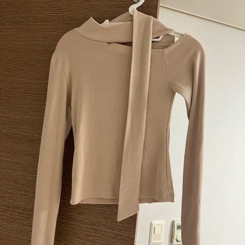[BUNJANG] Ganadaran One-Shoulder Tie Knit / 가나다란 원숄더 타이 니트
