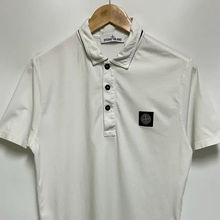 [SOLD OUT] [남자-90 (S)]스톤아일랜드 로고 패치 화이트 폴로셔츠