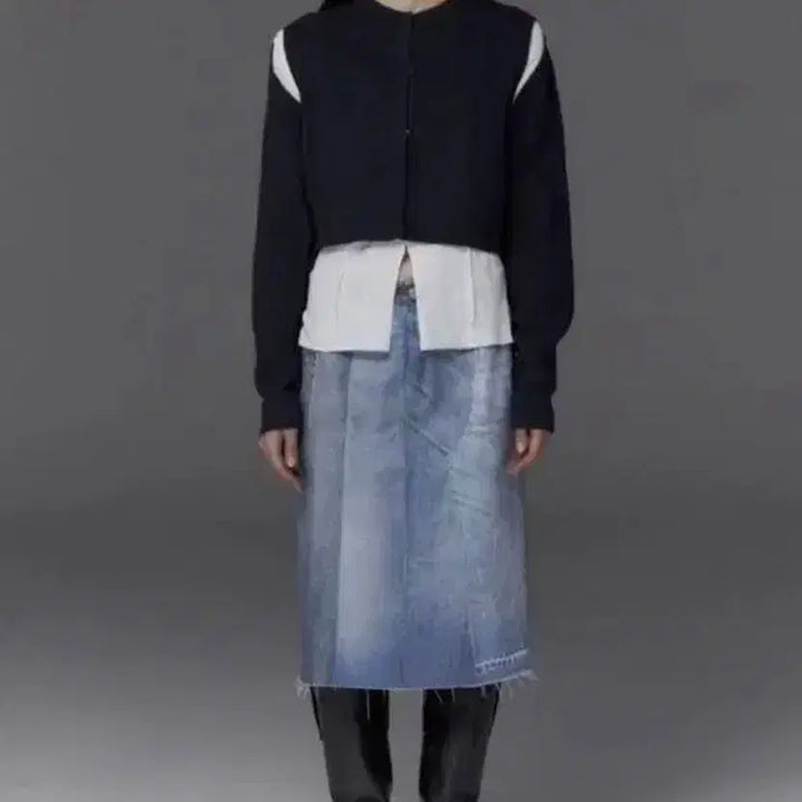 [BUNJANG] Studio Table Slit Crop Cardigan / 스튜디오테이블 slit crop cardigan