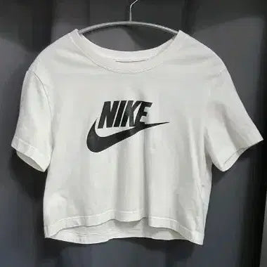 [BUNJANG] Nike Sportswear Essential Crop Tee / 나이키 W 스포츠웨어 에센셜 크롭 티