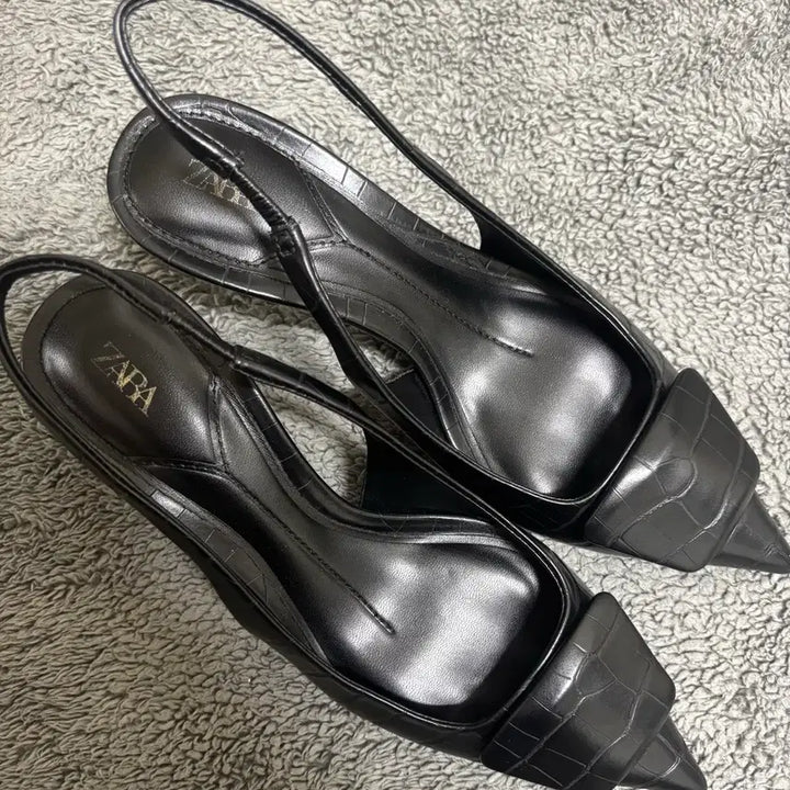 [BUNJANG] ZARA Embossed Stiletto Heel 230 / ZARA 자라 엠보 스틸레토 힐 230