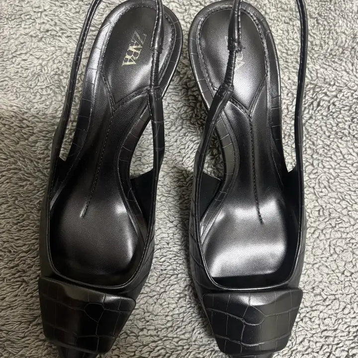 [BUNJANG] ZARA Embossed Stiletto Heel 230 / ZARA 자라 엠보 스틸레토 힐 230