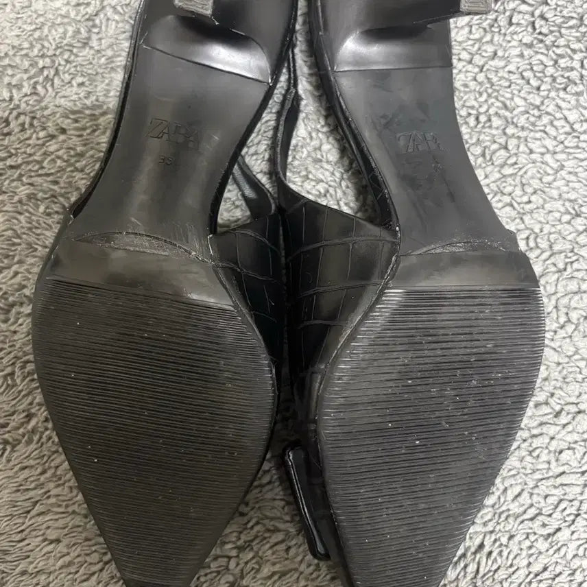 [BUNJANG] ZARA Embossed Stiletto Heel 230 / ZARA 자라 엠보 스틸레토 힐 230