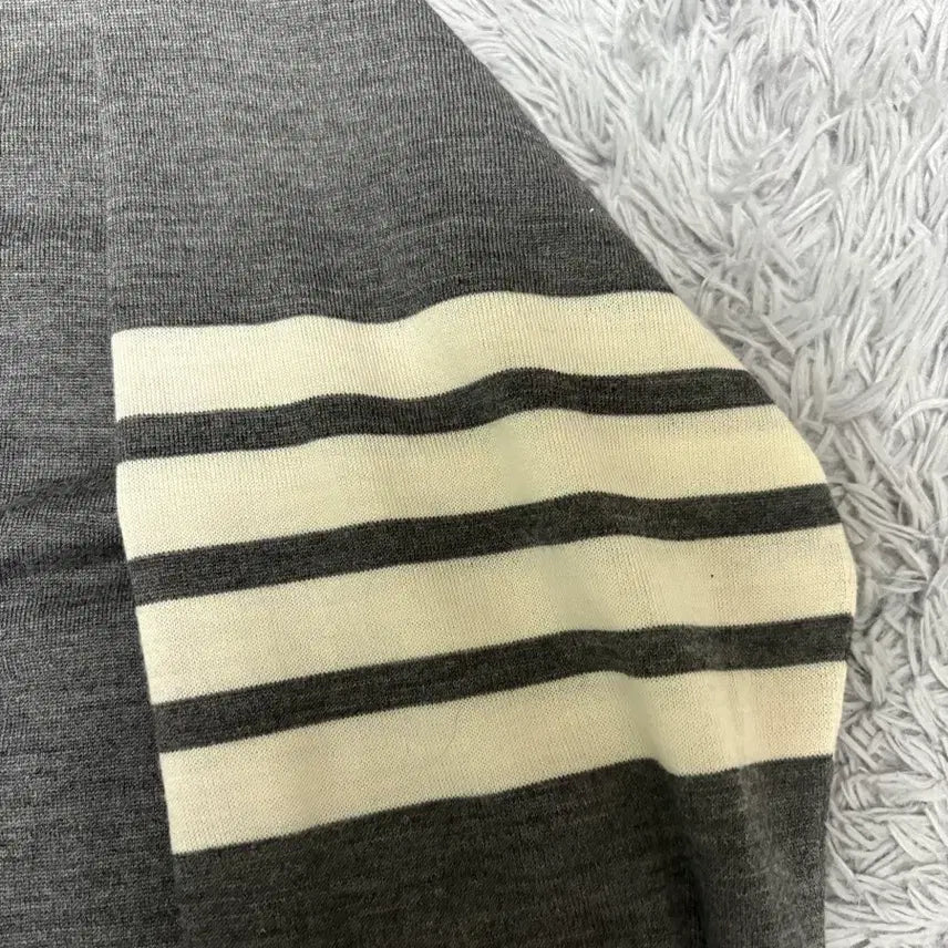 [SOLD OUT] 톰브라운 4선 완장 메리노 울 가디건