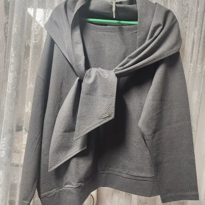 [BUNJANG] MoE Scarf Style Gray Sweatshirt / 모에 스카프 스타일 맨투맨 그레이