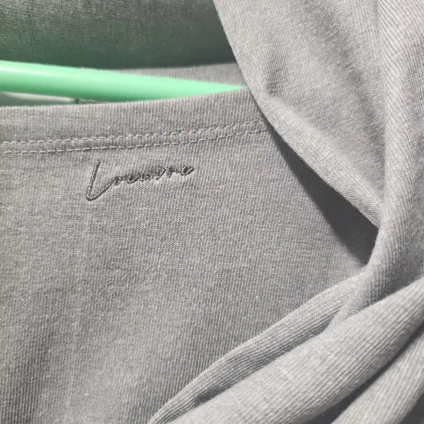 [BUNJANG] MoE Scarf Style Gray Sweatshirt / 모에 스카프 스타일 맨투맨 그레이