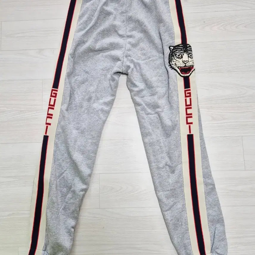 [BUNJANG] Gucci Tiger Embroidered Jogger Pants / (정품) 구찌 타이거 자수 조거 팬츠 바지 S