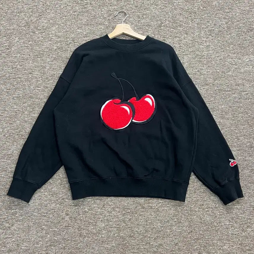 [BUNJANG] Kirsh Black Cherry Sweatshirt / 키르시 블랙 체리 맨투맨 1