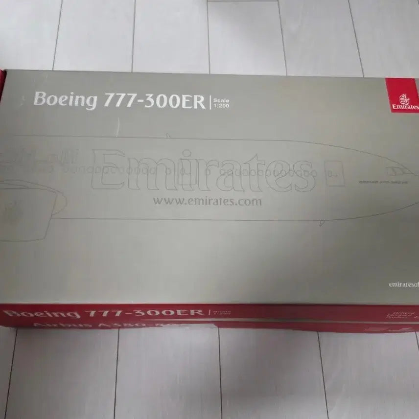 [BUNJANG] Emirates Boeing 777-300ER 1:200 Scale Model / 에미레이트 Boeing 777-300ER 모형 1:200