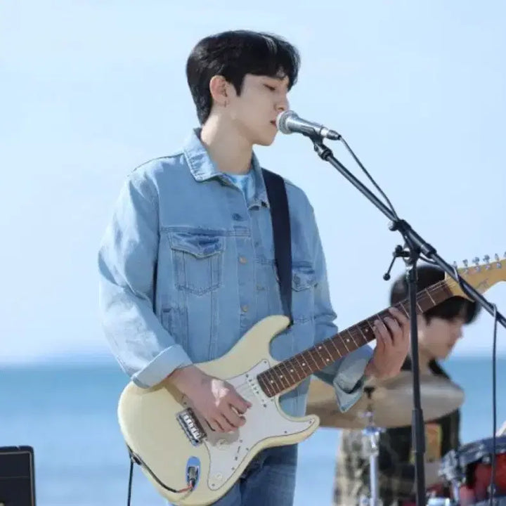 [SOLD OUT] 희귀) DAY6 데이식스 성진 기타 커크 미니어처 (커스텀)