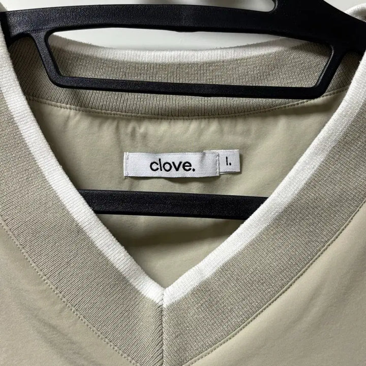 [BUNJANG] clove V-Neck Pullover T-Shirt Beige / clove클로브 V넥 풀오버 티셔츠 베이지