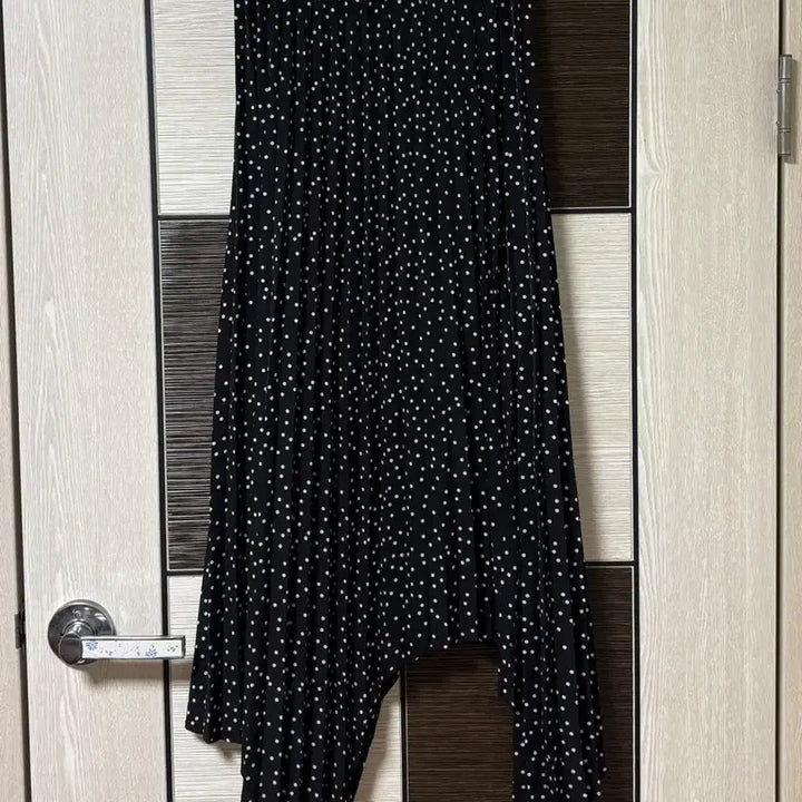 [BUNJANG] DISSH Dot Pleated Skirt Size 8 / DISSH 도트 플리츠 스커트 8