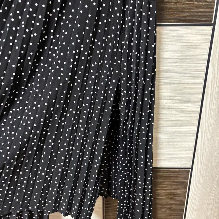[BUNJANG] DISSH Dot Pleated Skirt Size 8 / DISSH 도트 플리츠 스커트 8