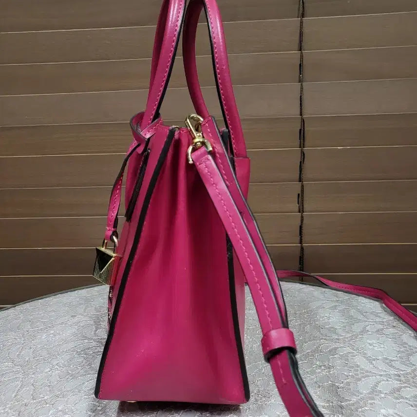 [SOLD OUT] 마이클코어스 LOVE 숄더백 핫핑크