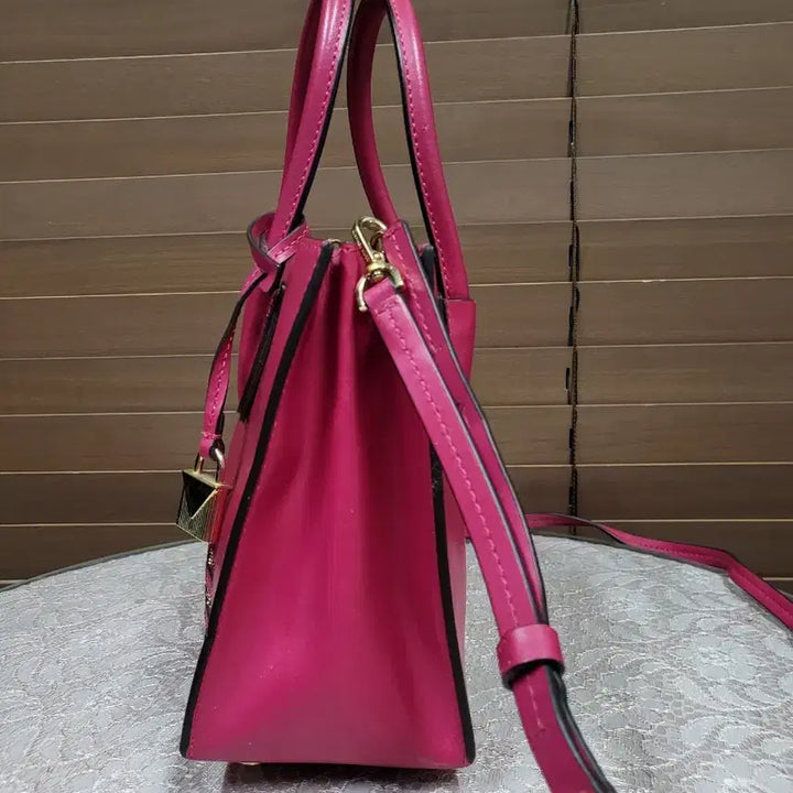 [SOLD OUT] 마이클코어스 LOVE 숄더백 핫핑크