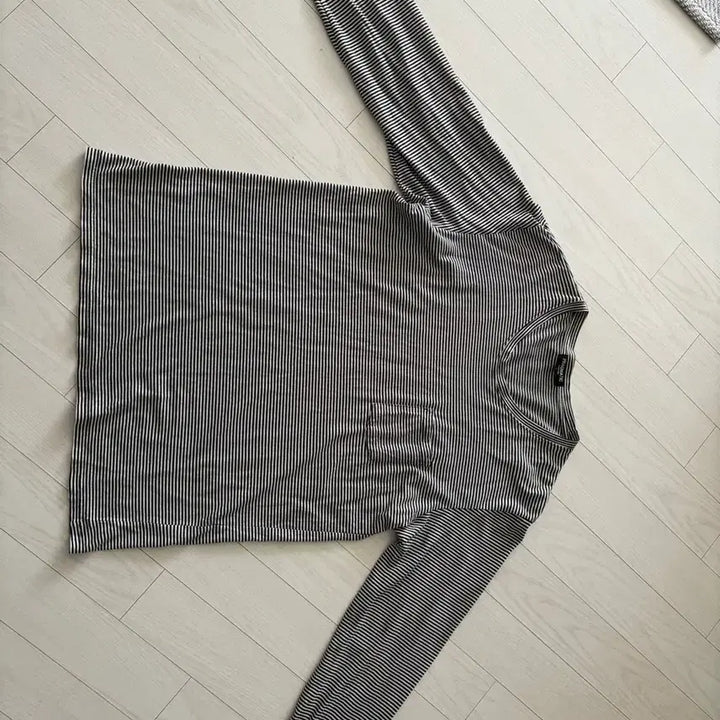 [BUNJANG] Pragmatic Border Tee Black Size 2 / 프래그매틱 보더티 블랙 2 사이즈