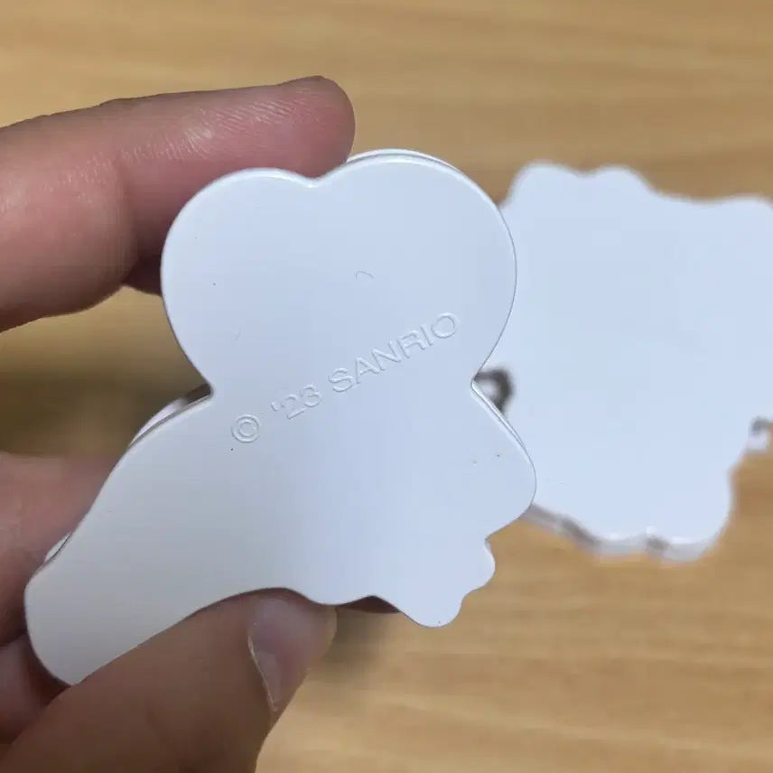 [BUNJANG] Sanrio Hello Kitty Kirimichan Set of 2 Clips / 산리오 헬로키티 키리미짱 집게 2개 일괄