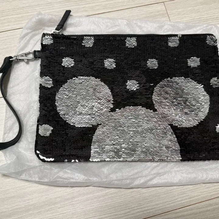 [BUNJANG] Disney x Francfranc Mickey Mouse Sequin Clutch Pouch / 디즈니x프랑프랑 미키마우스 스팽글 클러치 (미니나옴)