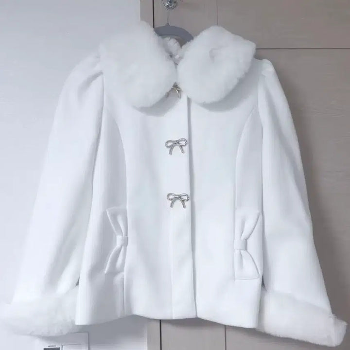 [BUNJANG] Majoretty White Short Coat / 마죠리티 majoretty 화이트 숏코트 아우터 지뢰계 양산형 걸리