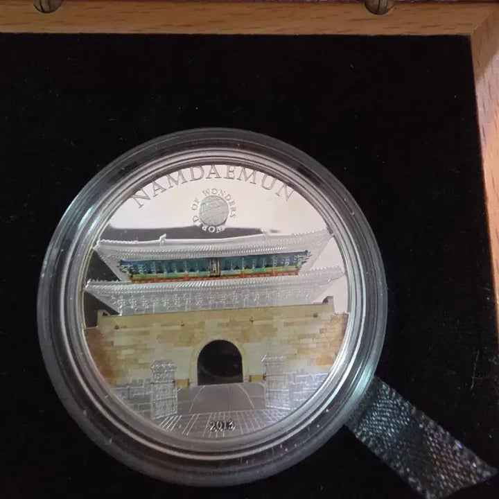 [BUNJANG] Namdaemun Commemorative Coin (Wood Case) / 남대문 기념 주화 (우드 케이스)