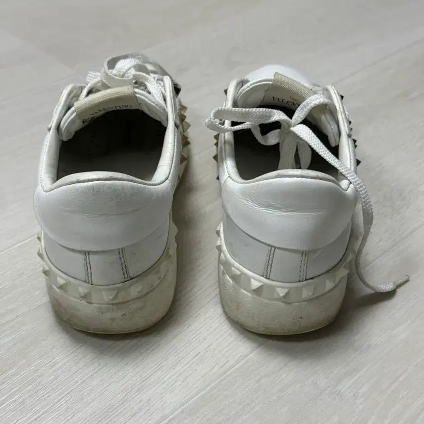 [BUNJANG] Valentino Rockstud Sneakers (Size 36) / 발렌티노 락스터드 스니커즈 36
