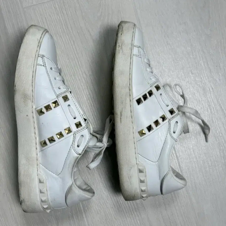 [BUNJANG] Valentino Rockstud Sneakers (Size 36) / 발렌티노 락스터드 스니커즈 36