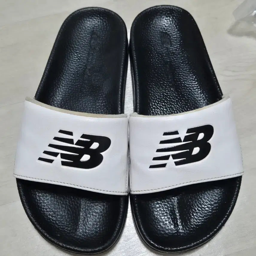 [BUNJANG] New Balance Slippers Black/White / 뉴발란스 슬리퍼 블랙/화이트