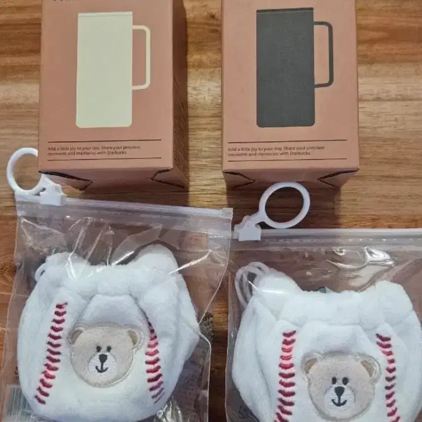 [BUNJANG] Starbucks Tumbler &amp; Bear Baseball Drawstring Keyring / 새상품>스타벅스] 텀블러키링, 베어야구복조리키링