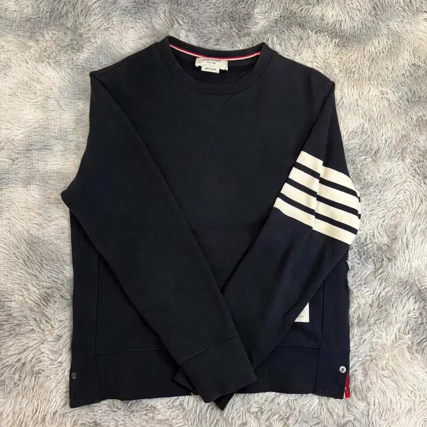 [BUNJANG] Thom Browne Diagonal Stripe Sweatshirt Navy / [리엘중고명품] 톰브라운 사선완장 맨투맨 네이비 4사이즈