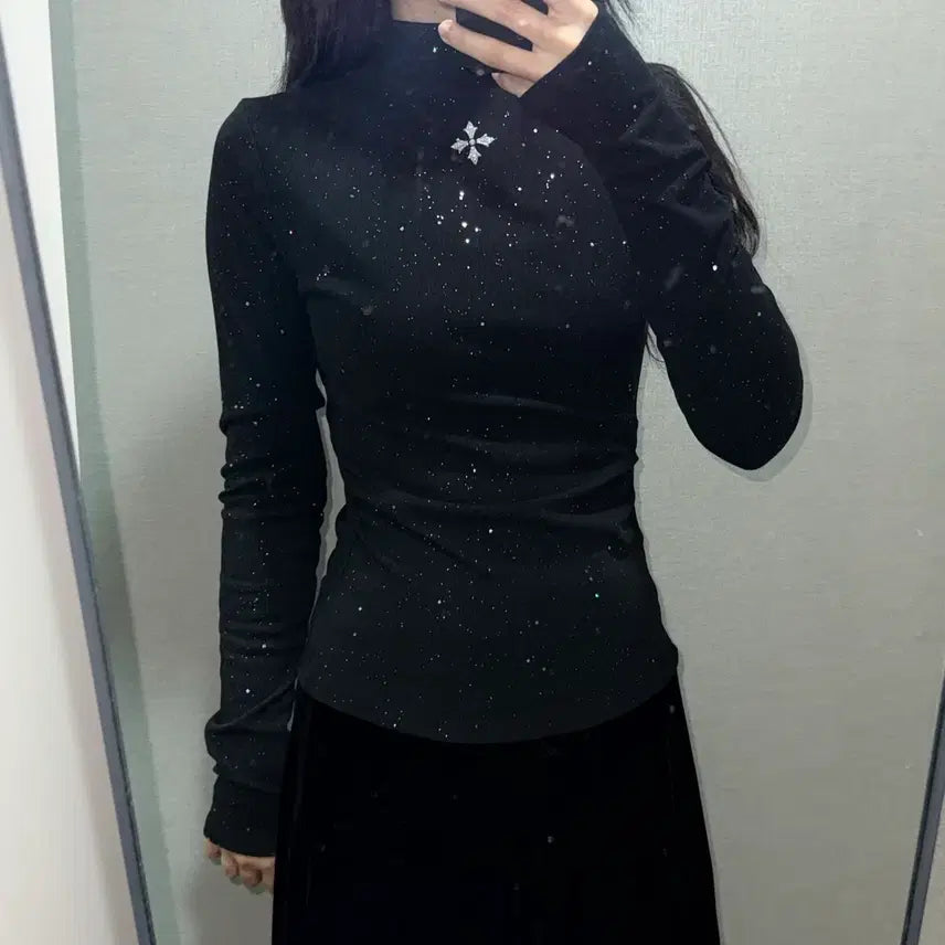 [BUNJANG] Black Sequin Cross Point Long Sleeve T-shirt / 블랙 스팽글 크로스 포인트 긴팔 티셔츠