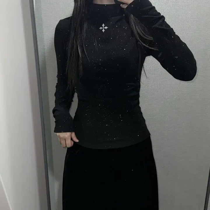 [BUNJANG] Black Sequin Cross Point Long Sleeve T-shirt / 블랙 스팽글 크로스 포인트 긴팔 티셔츠