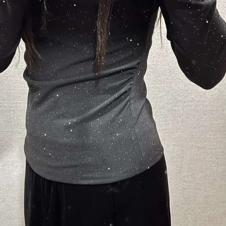 [BUNJANG] Black Sequin Cross Point Long Sleeve T-shirt / 블랙 스팽글 크로스 포인트 긴팔 티셔츠