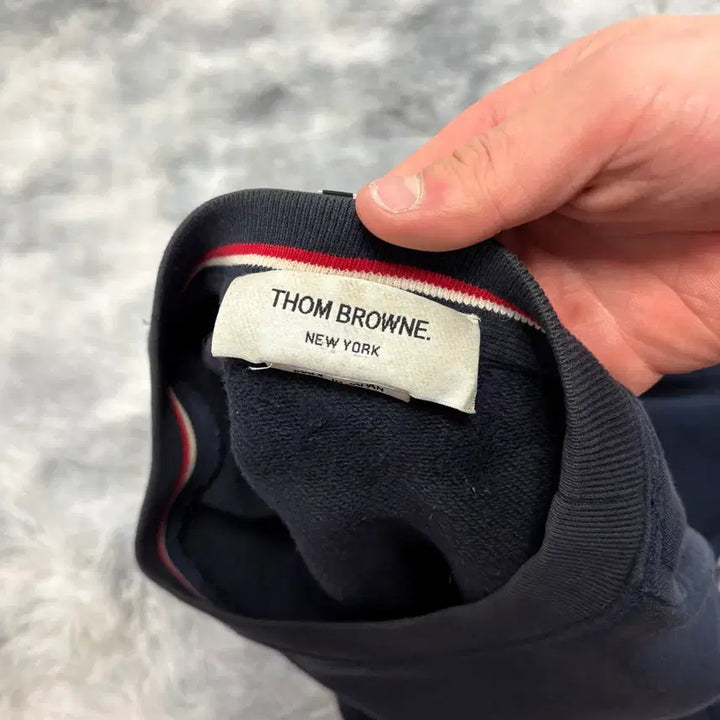 [BUNJANG] Thom Browne Diagonal Stripe Sweatshirt Navy (Size 4) / [리엘중고명품] 톰브라운 사선완장 맨투맨 네이비 4사이즈