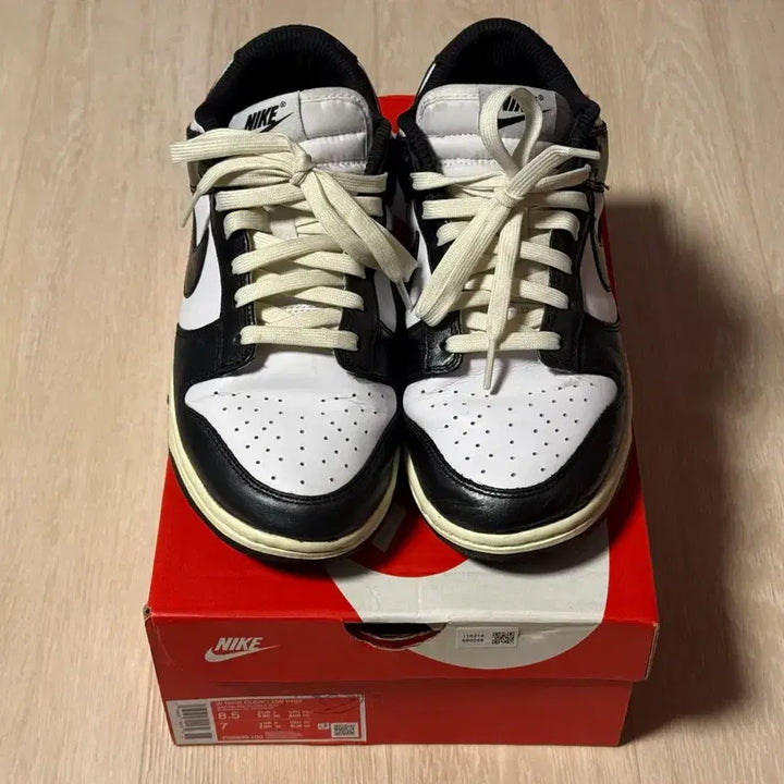 [BUNJANG] Nike Dunk Low Vintage Black White Sneakers / 나이키 덩크로우 빈티지 블랙 화이트 컬러 size 255