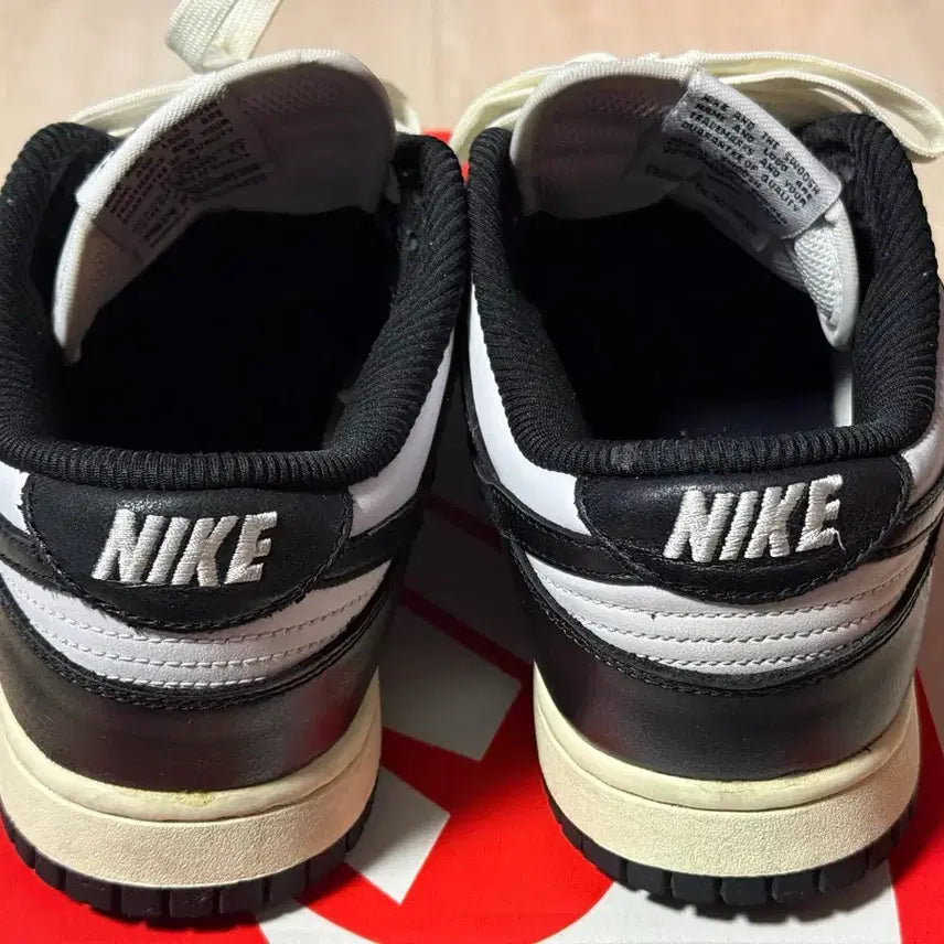 [BUNJANG] Nike Dunk Low Vintage Black White Sneakers / 나이키 덩크로우 빈티지 블랙 화이트 컬러 size 255